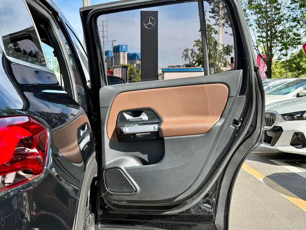 Mercedes-Benz GLB 2023 — фото 25
