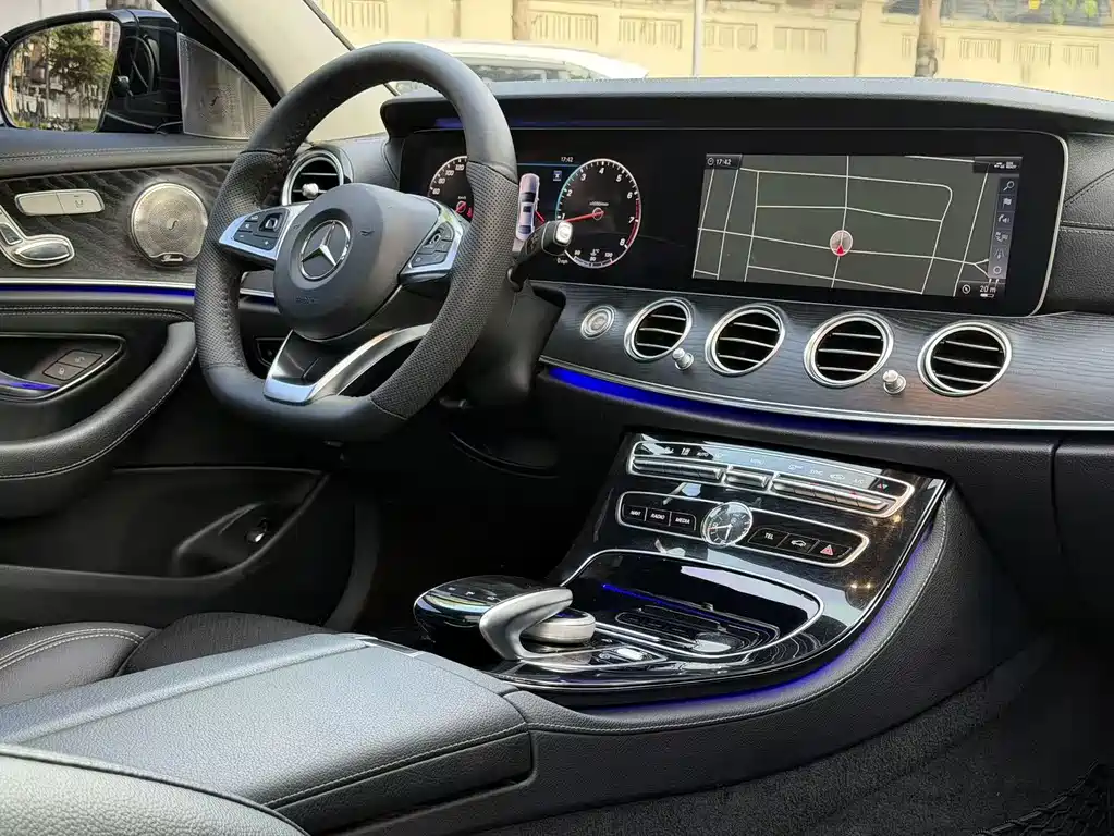 Mercedes-Benz E-Class 2017 — фото 13