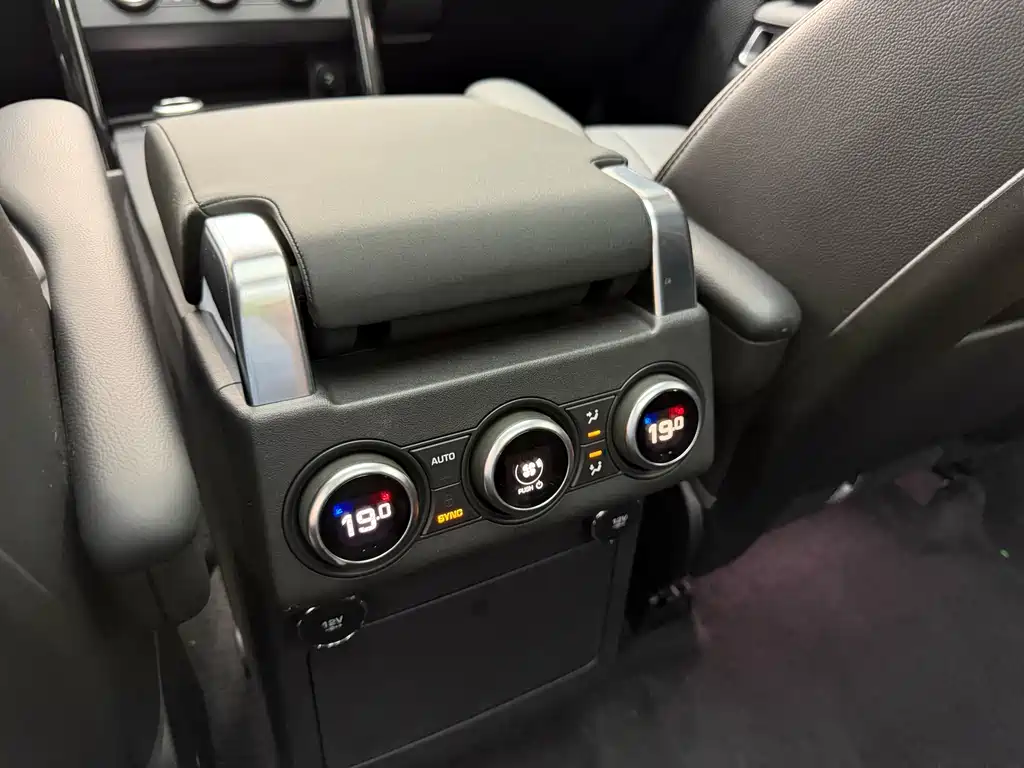 Land Rover Discovery 2020 — фото 16