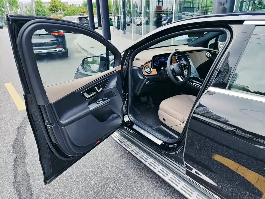 Mercedes-Benz EQE SUV 2025 — фото 13