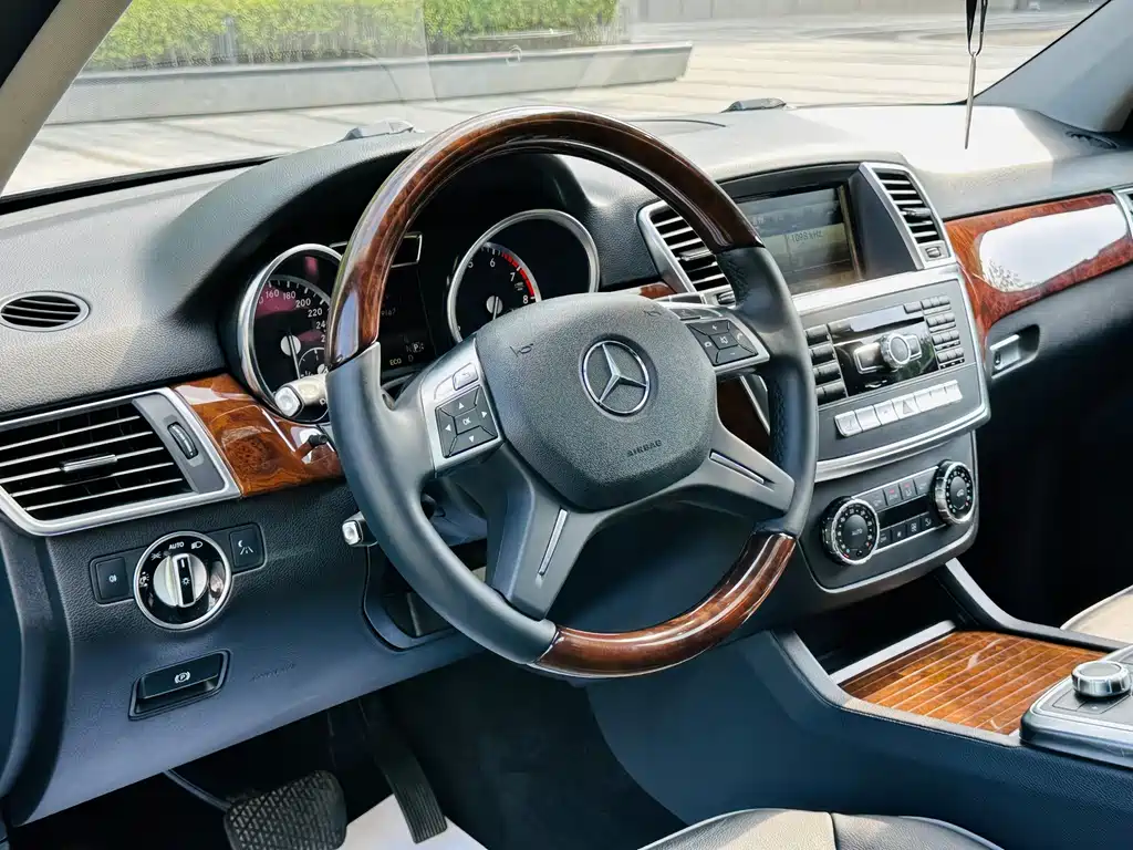 Mercedes-Benz M-Class 2014 — фото 9