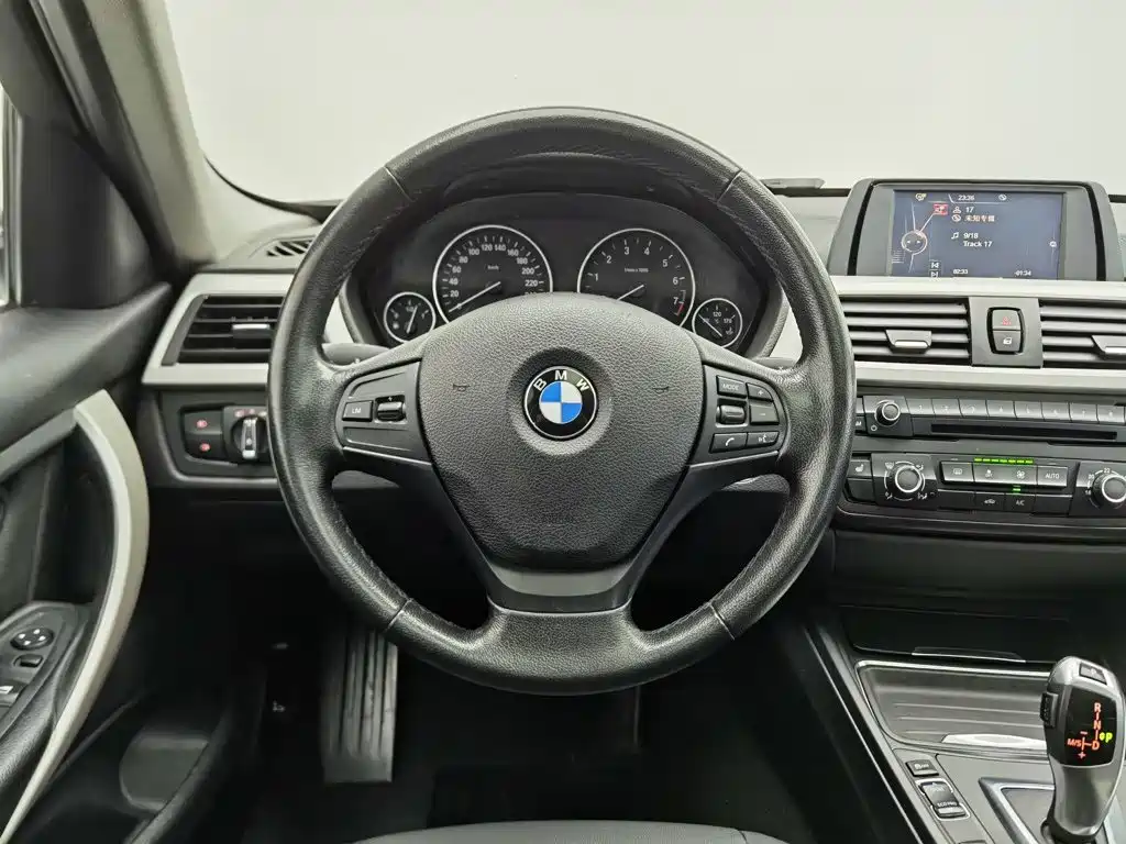 BMW 3 Series 2015 — фото 11