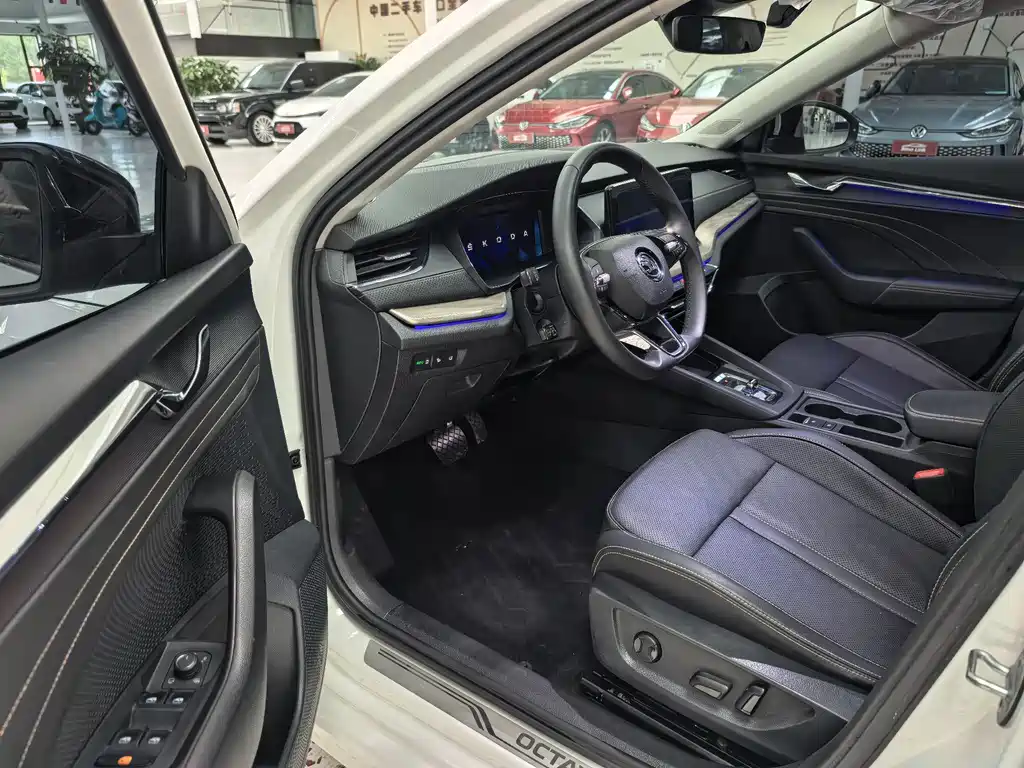 Skoda Octavia 2022 — фото 14