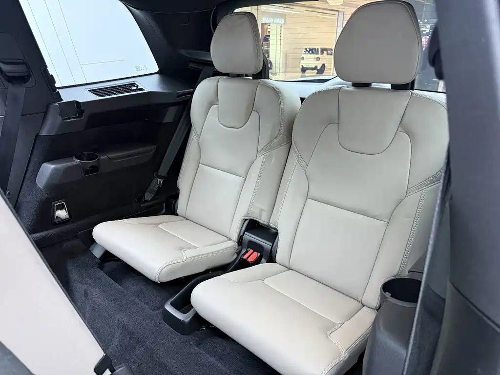 Volvo XC90 Plug-In Hybrid 2025 — фото 31