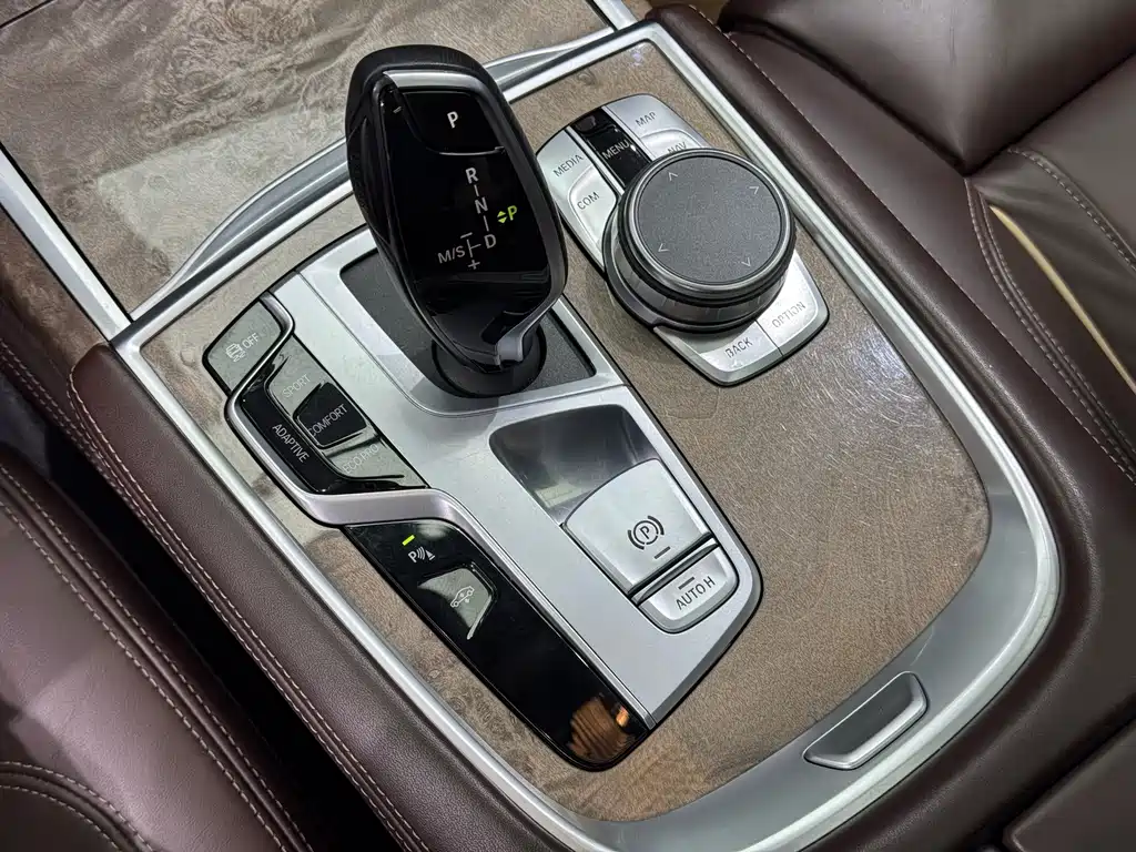 BMW 7 Series 2019 — фото 10