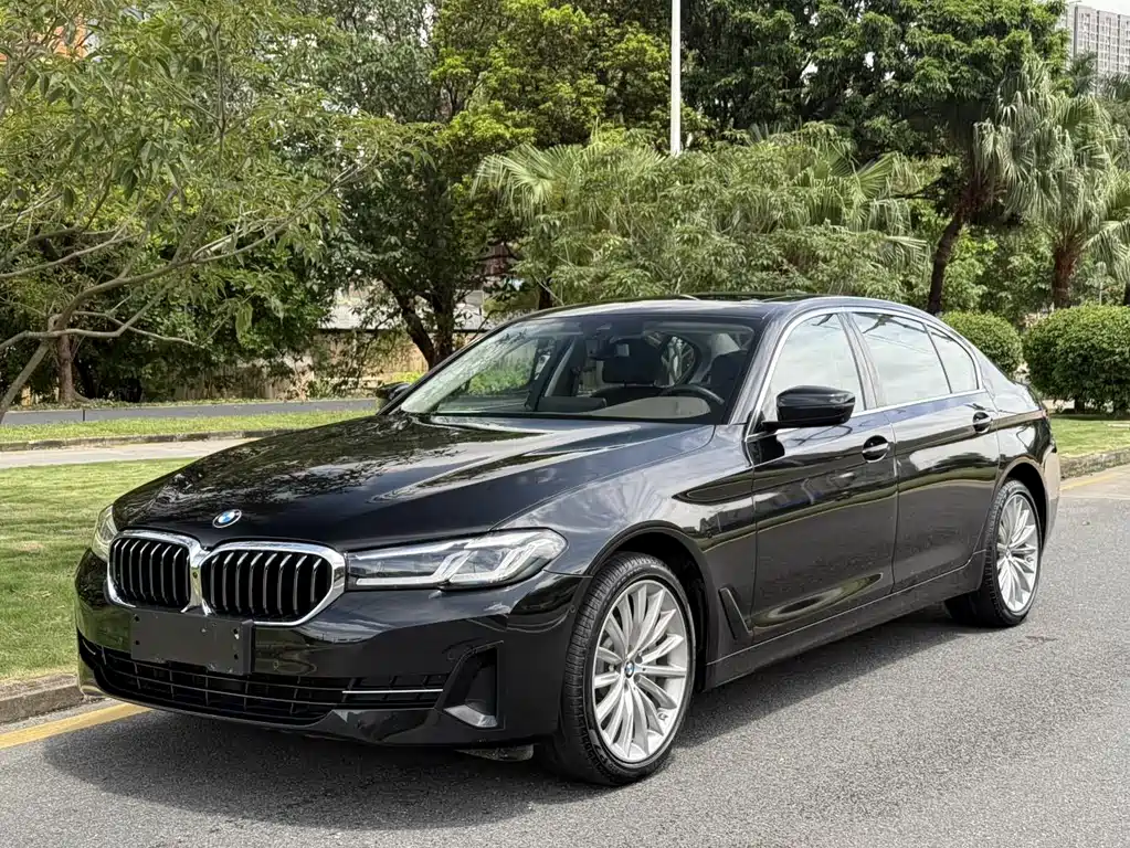 BMW 5 Series 2022 — фото 1