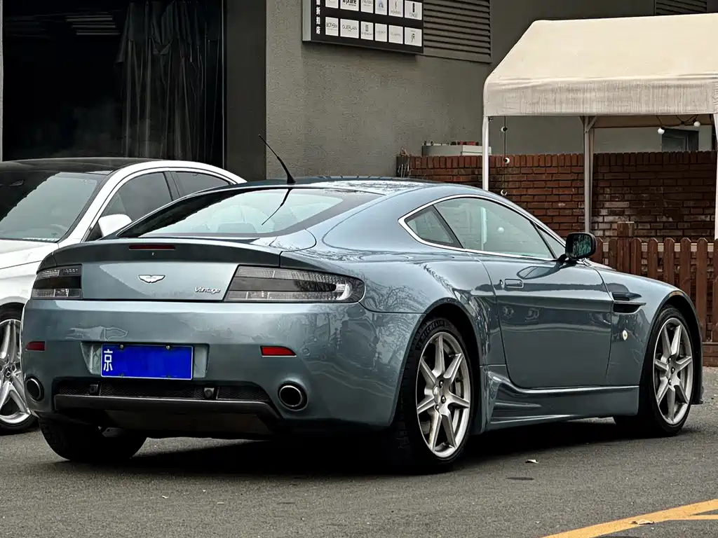 Aston Martin V8 Vantage 2007 — фото 13