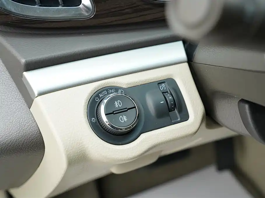 Buick GL8 2014 — фото 18