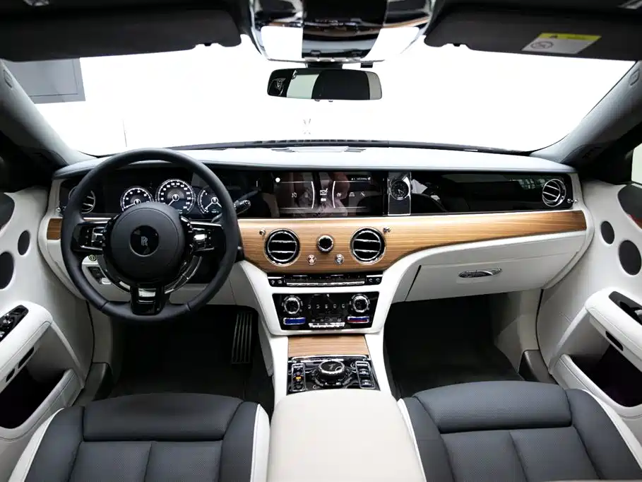 Rolls-Royce Ghost 2021 — фото 10