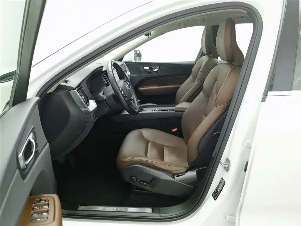 Volvo XC60 2019 — фото 10