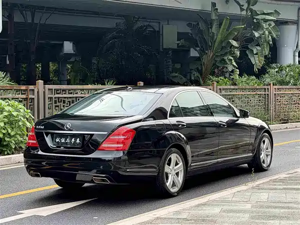 Mercedes-Benz S-Class 2010
