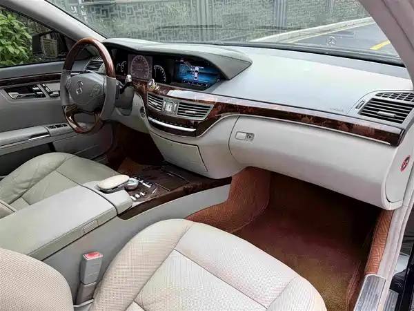 Mercedes-Benz S-Class 2010