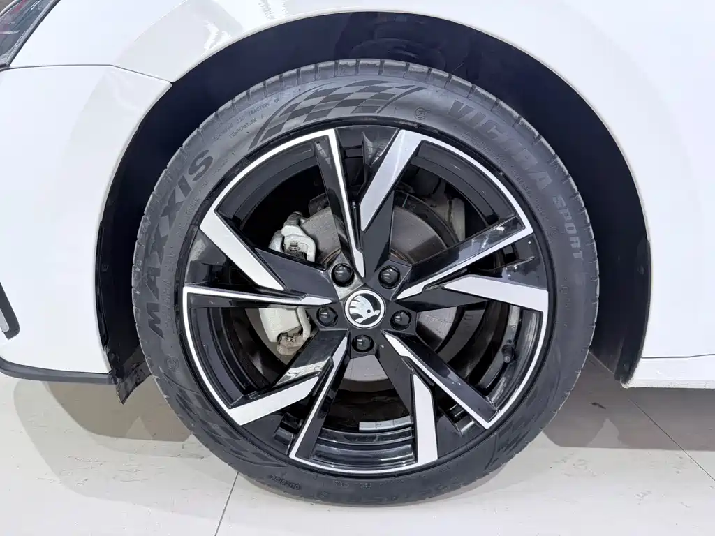 Skoda Octavia 2023 — фото 17