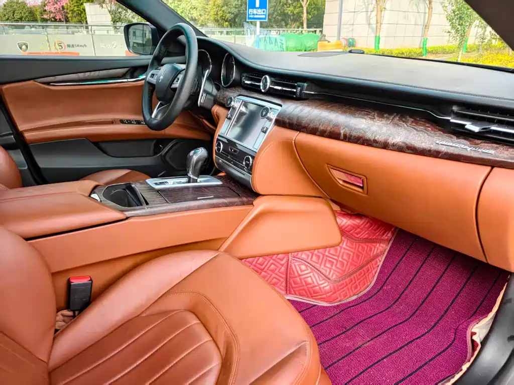Maserati Quattroporte 2015 — фото 10