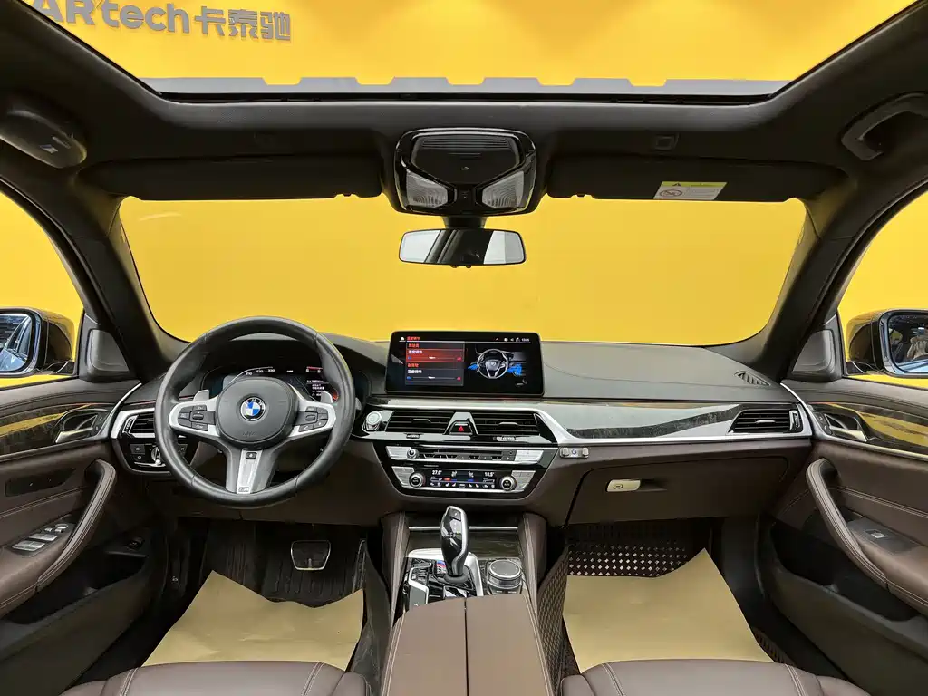 BMW 5 Series 2019 — фото 14