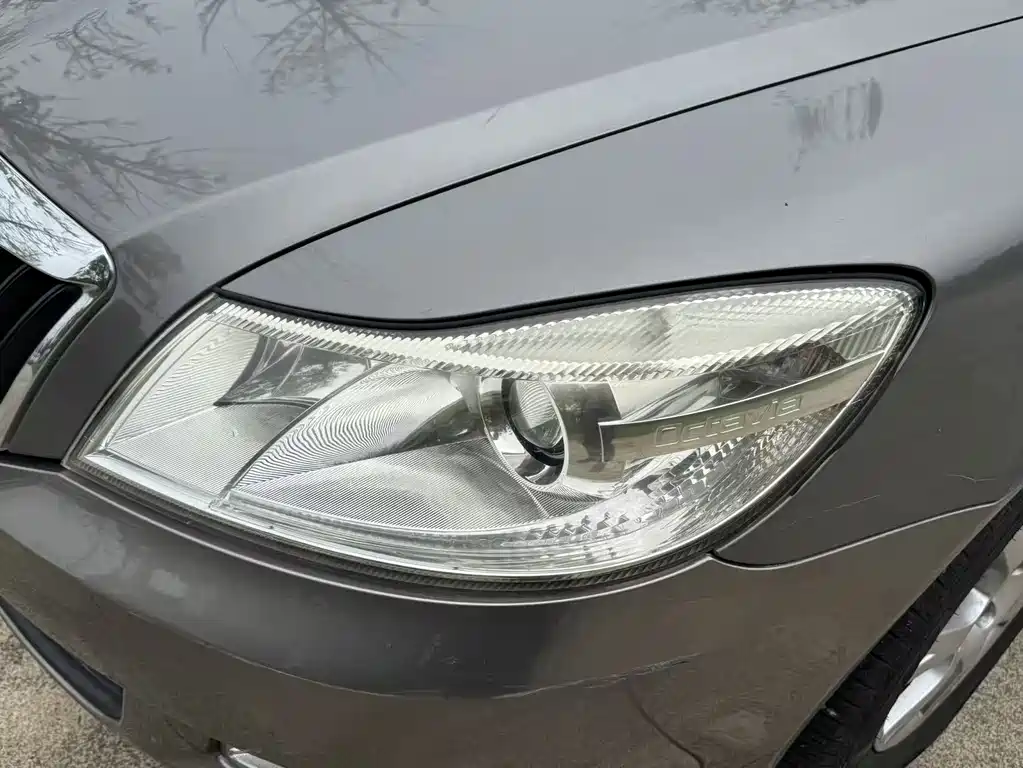 Skoda Octavia 2011 — фото 16