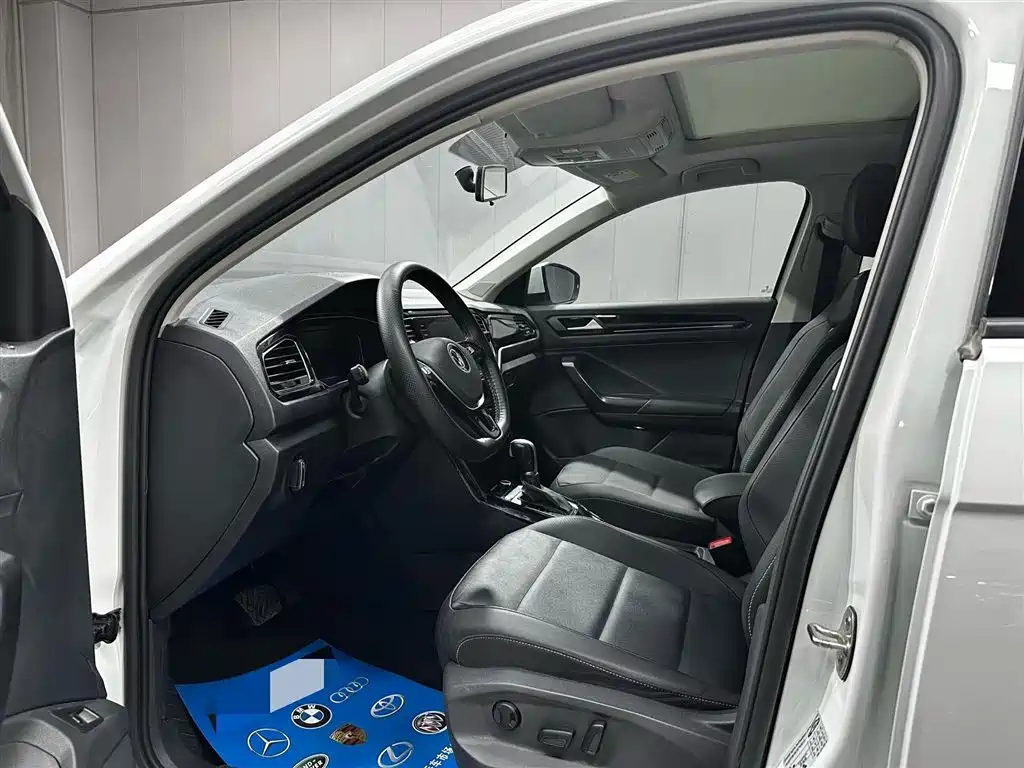 Volkswagen T-Roc 2022 — фото 10