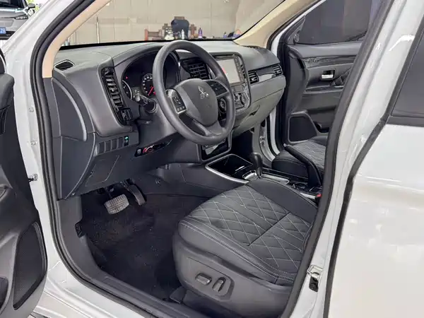 Mitsubishi Outlander 2022