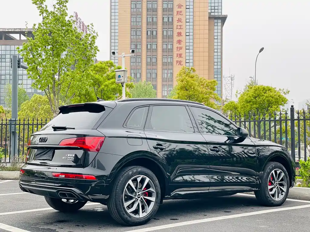 Audi Q5L 2025 — фото 9