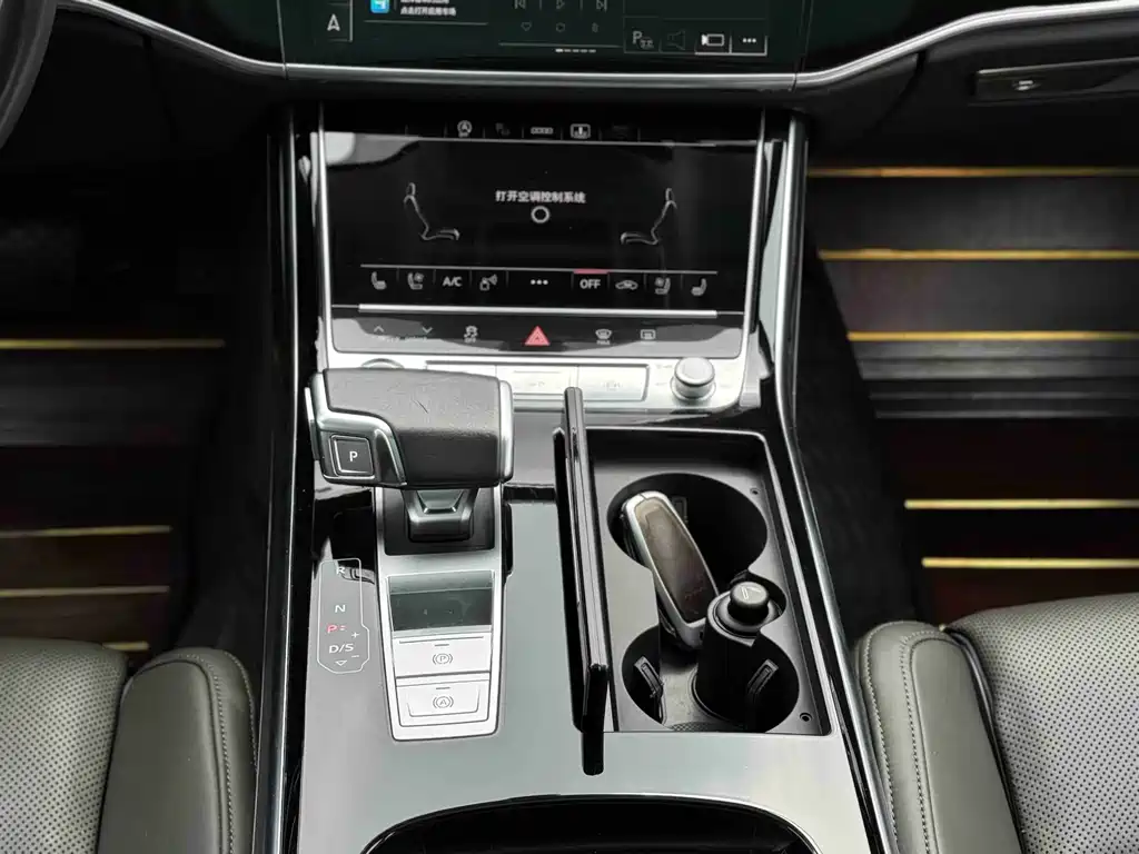 Audi A8 2021 — фото 11