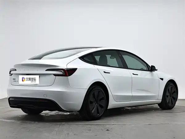 Tesla Model 3 2024