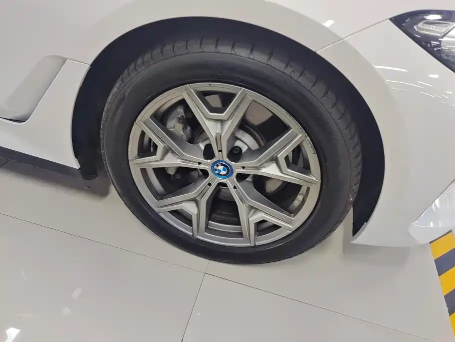 BMW i3 2024