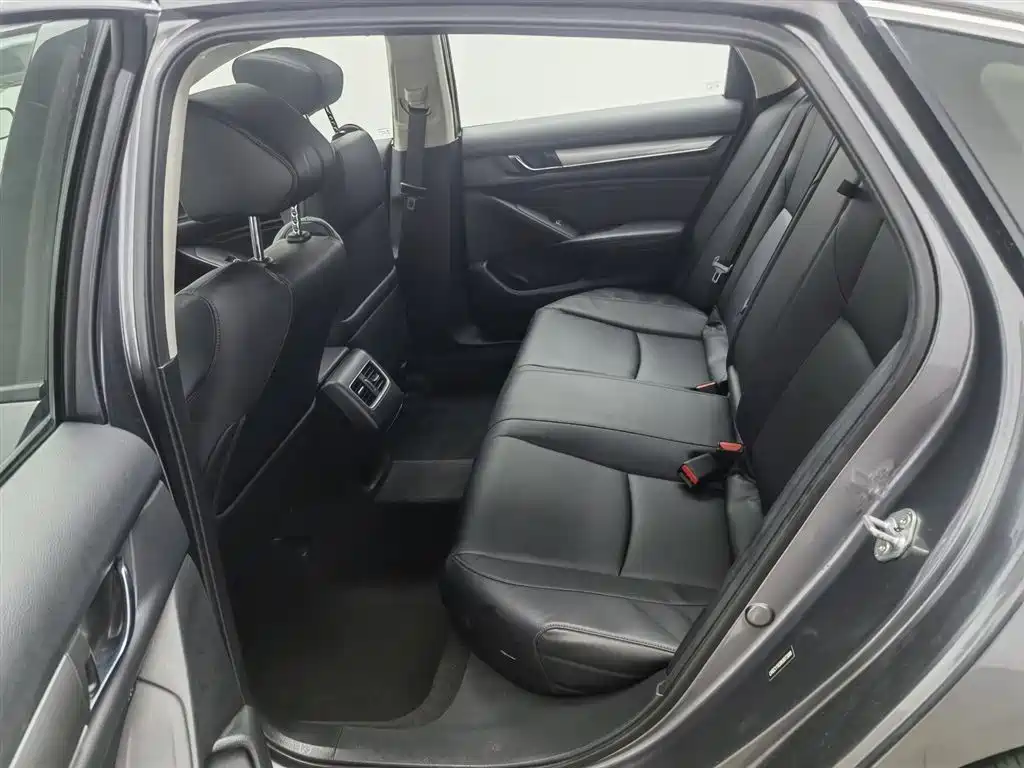 Honda Accord 2018 — фото 15