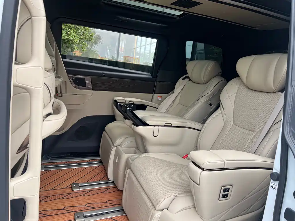Toyota Alphard 2024 — фото 3