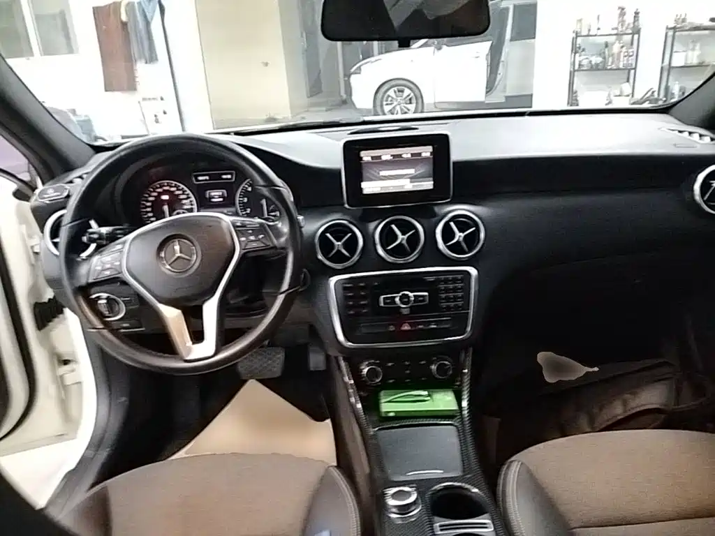 Mercedes-Benz A-Class 2015 — фото 10