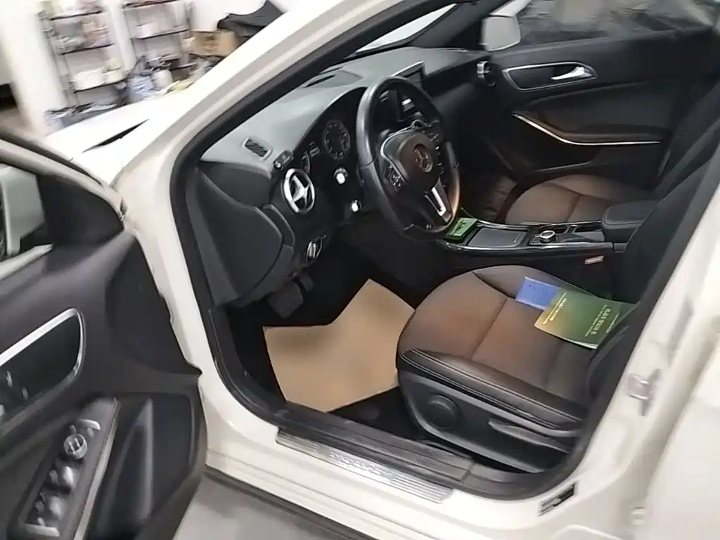 Mercedes-Benz A-Class 2015 — фото 16
