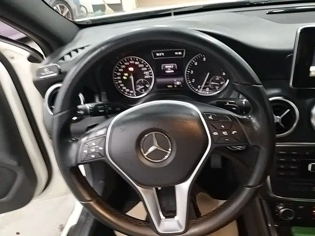 Mercedes-Benz A-Class 2015 — фото 11