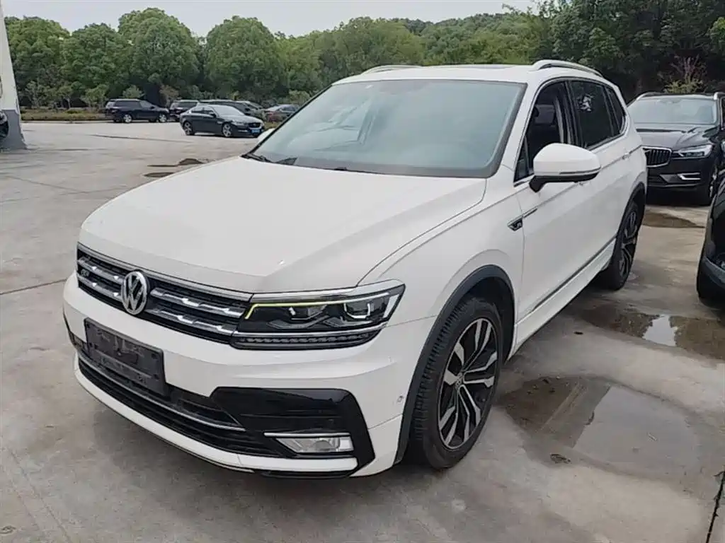 Volkswagen Tiguan L 2020 — фото 1