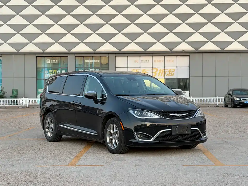 Chrysler Grand Voyager 2018 — фото 3