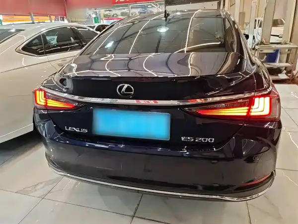 Lexus ES 2021