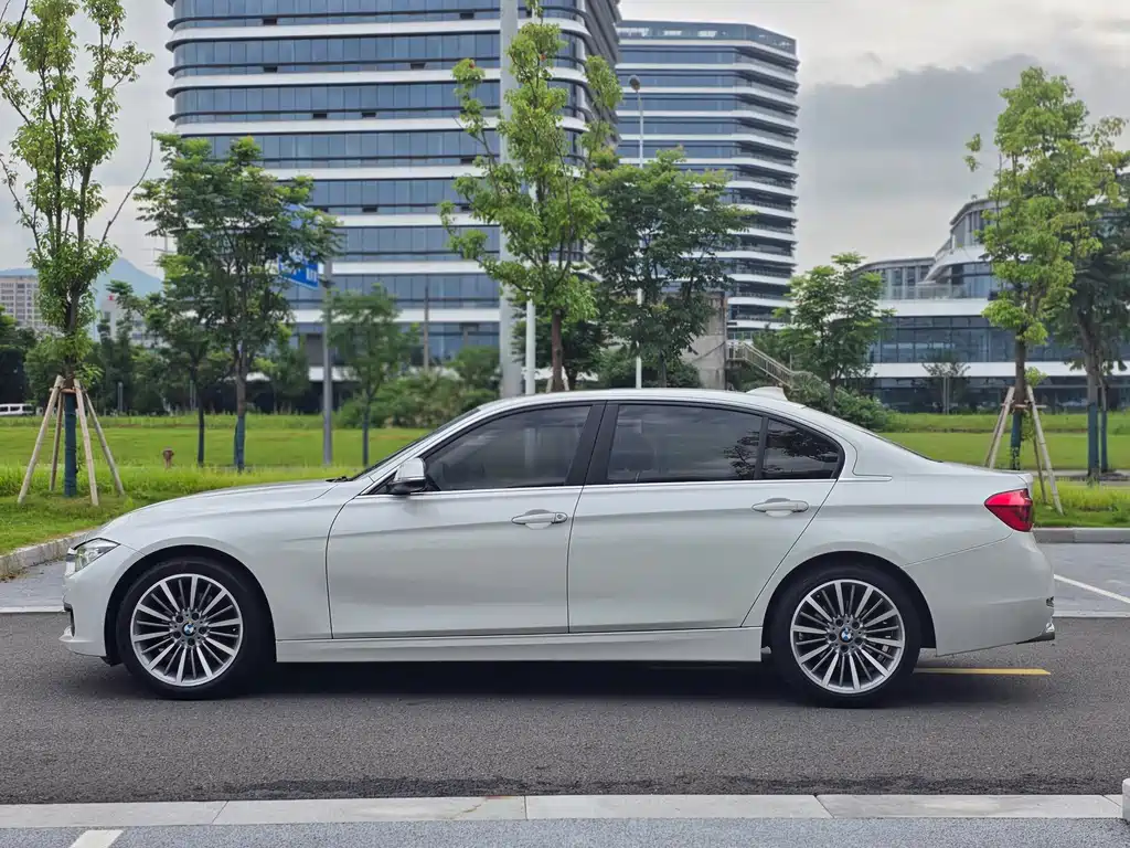 BMW 3 Series 2019 — фото 3