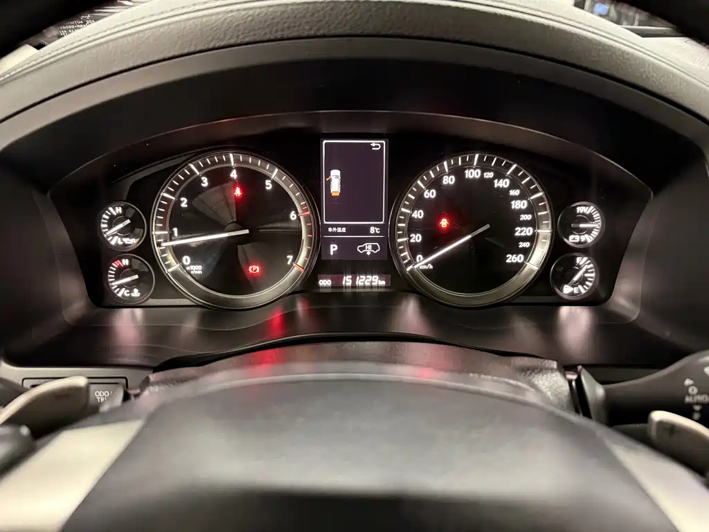 Lexus LX 2018 — фото 14