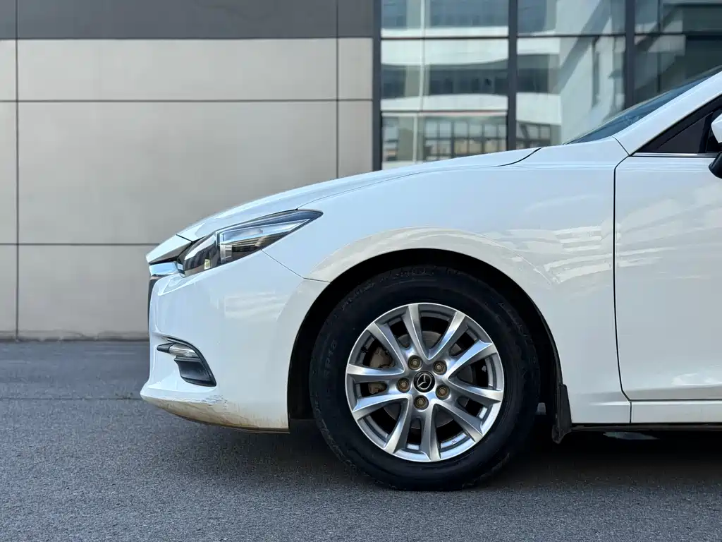 Mazda 3 Axela 2017 — фото 8