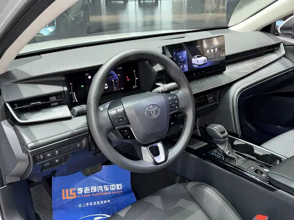 Toyota Camry 2025 — фото 5
