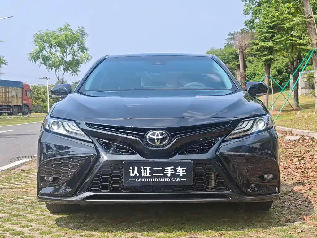 Toyota Camry 2023 — фото 2