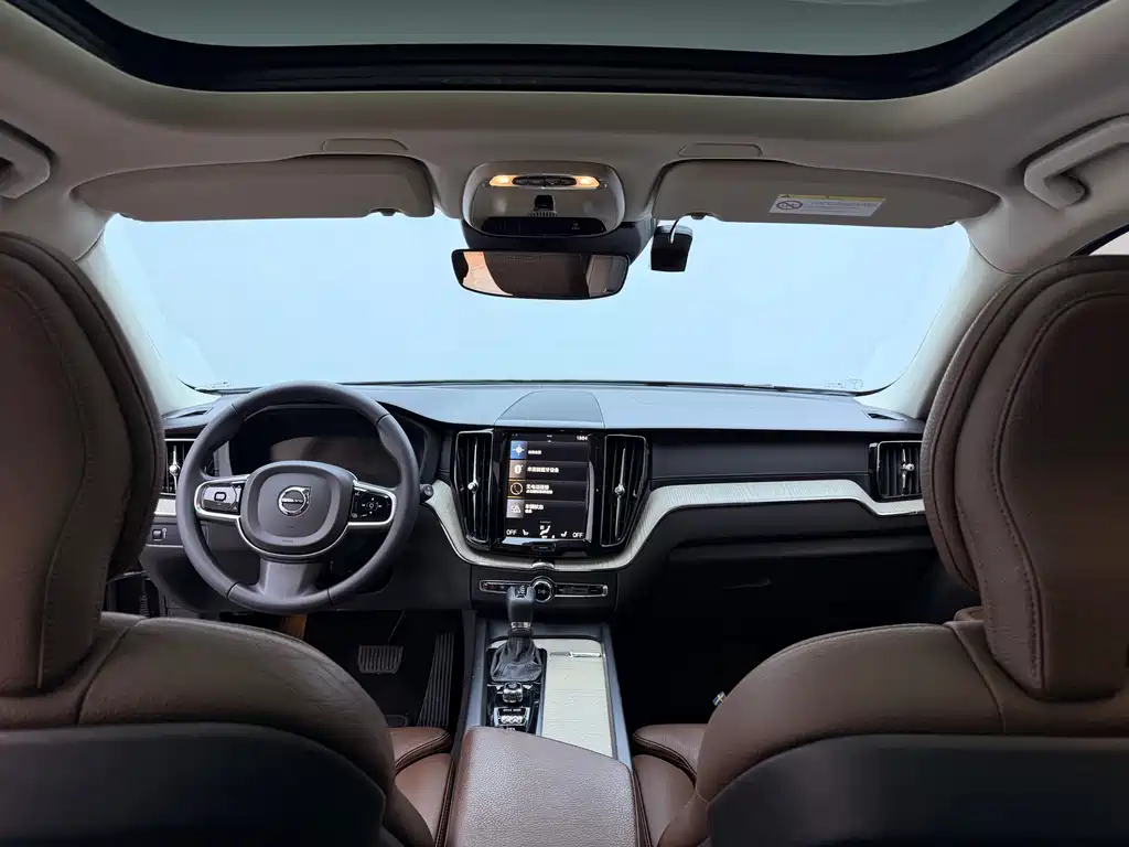 Volvo XC60 2019 — фото 17