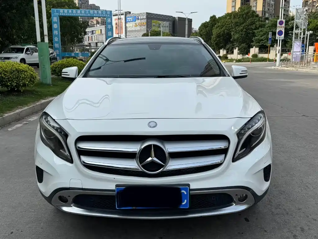 Mercedes-Benz GLA 2015 — фото 1