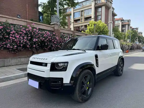 Land Rover Defender 2023