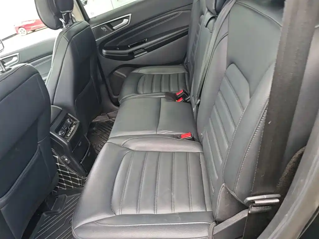 Ford Edge 2019 — фото 17