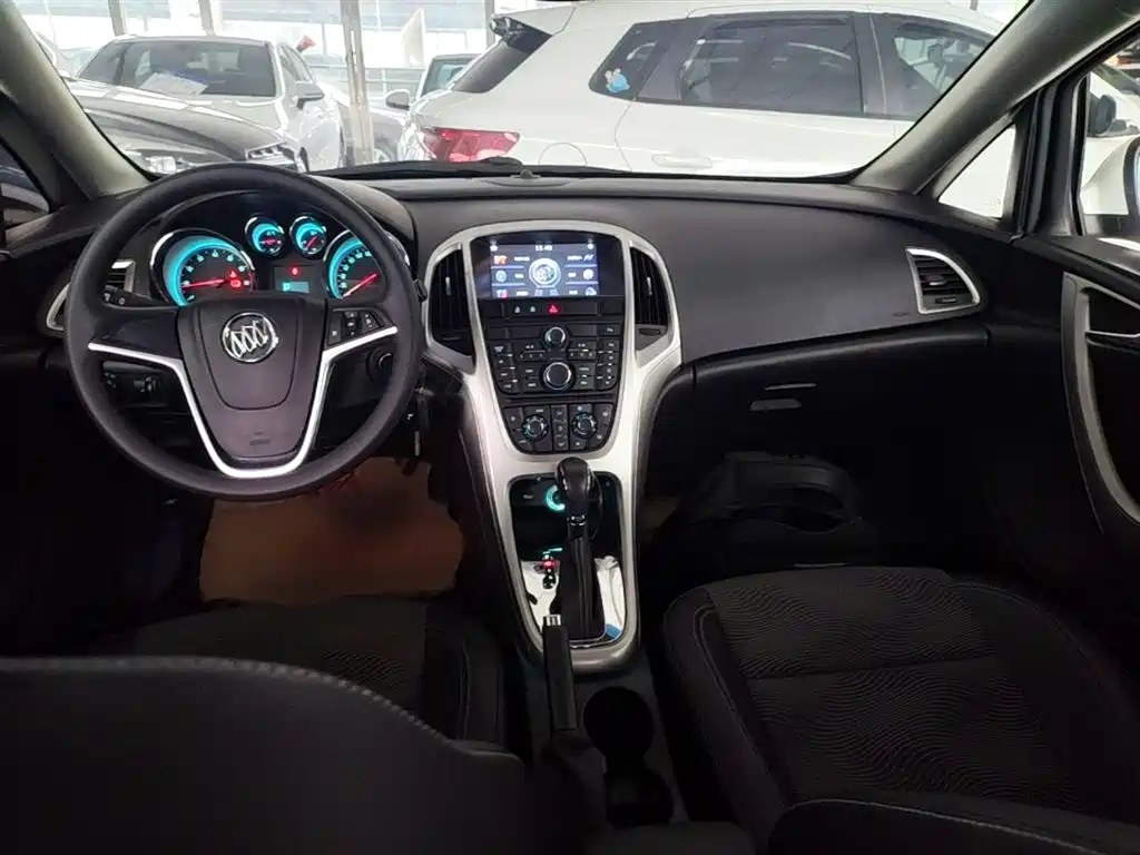 Buick Excelle 2015 — фото 10