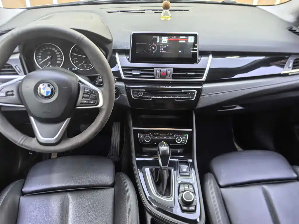 BMW 2 Series Active Tourer 2017 — фото 8