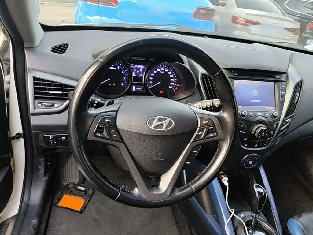 Hyundai Veloster 2015 — фото 11