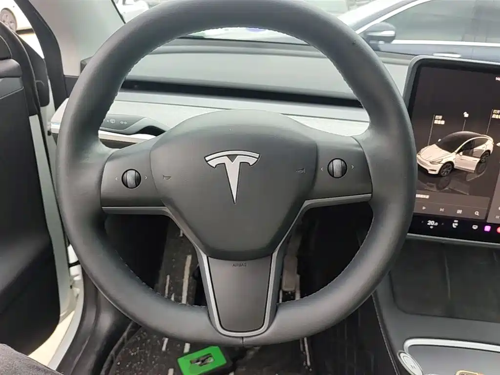 Tesla Model Y 2024 — фото 11