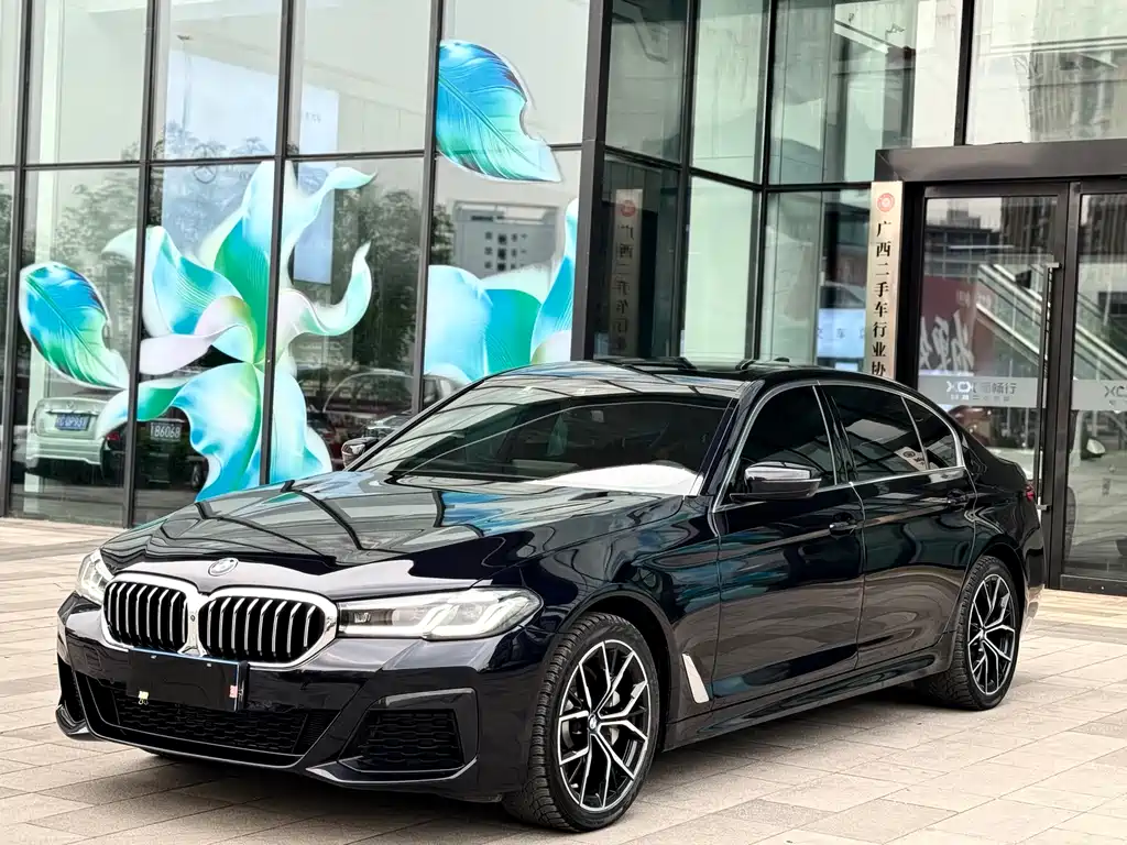BMW 5 Series 2021 — фото 1