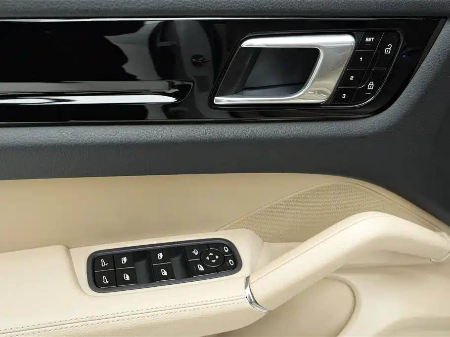 Porsche Cayenne 2021 — фото 16