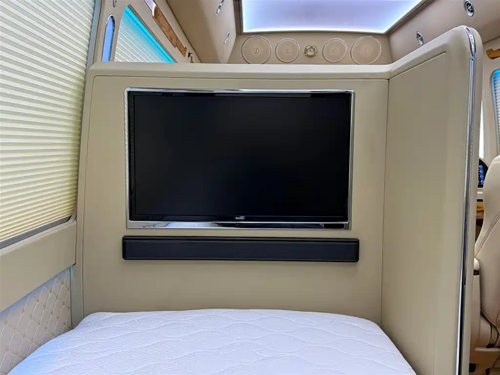 Toyota Coaster 2023 — фото 21